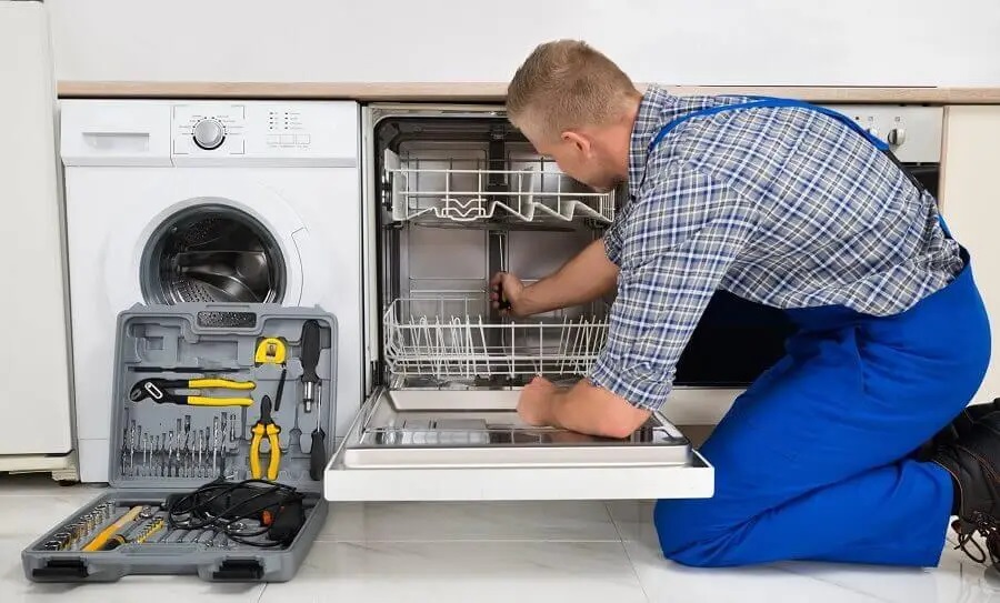 Beypazarı Vestfrost servisi teknisyen ekibi beyaz eşya tamiri yaparken